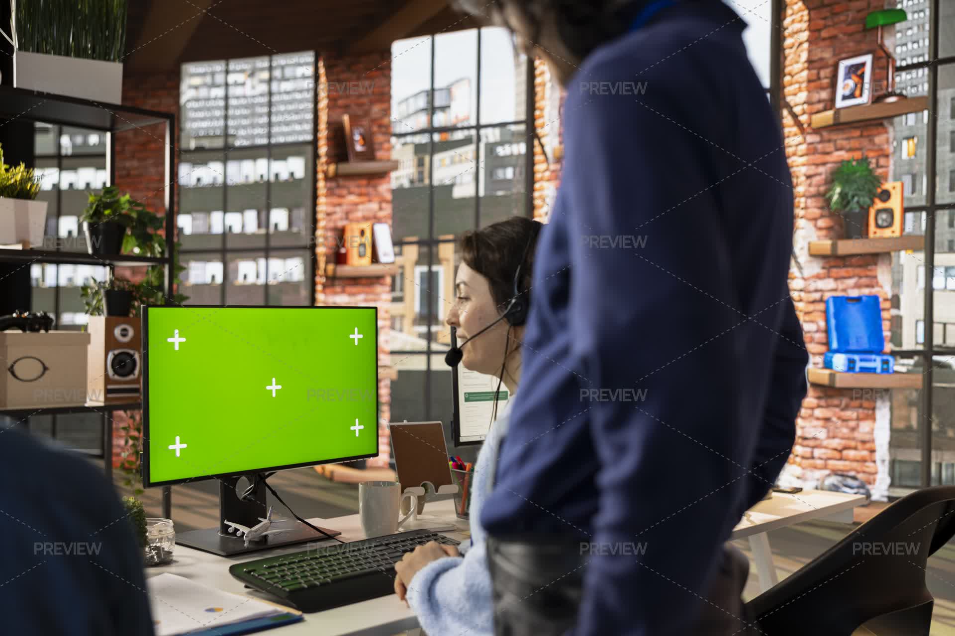 Client Using A Pc Worker In Customer Center Using Chroma Key PC, Installing Software For ...