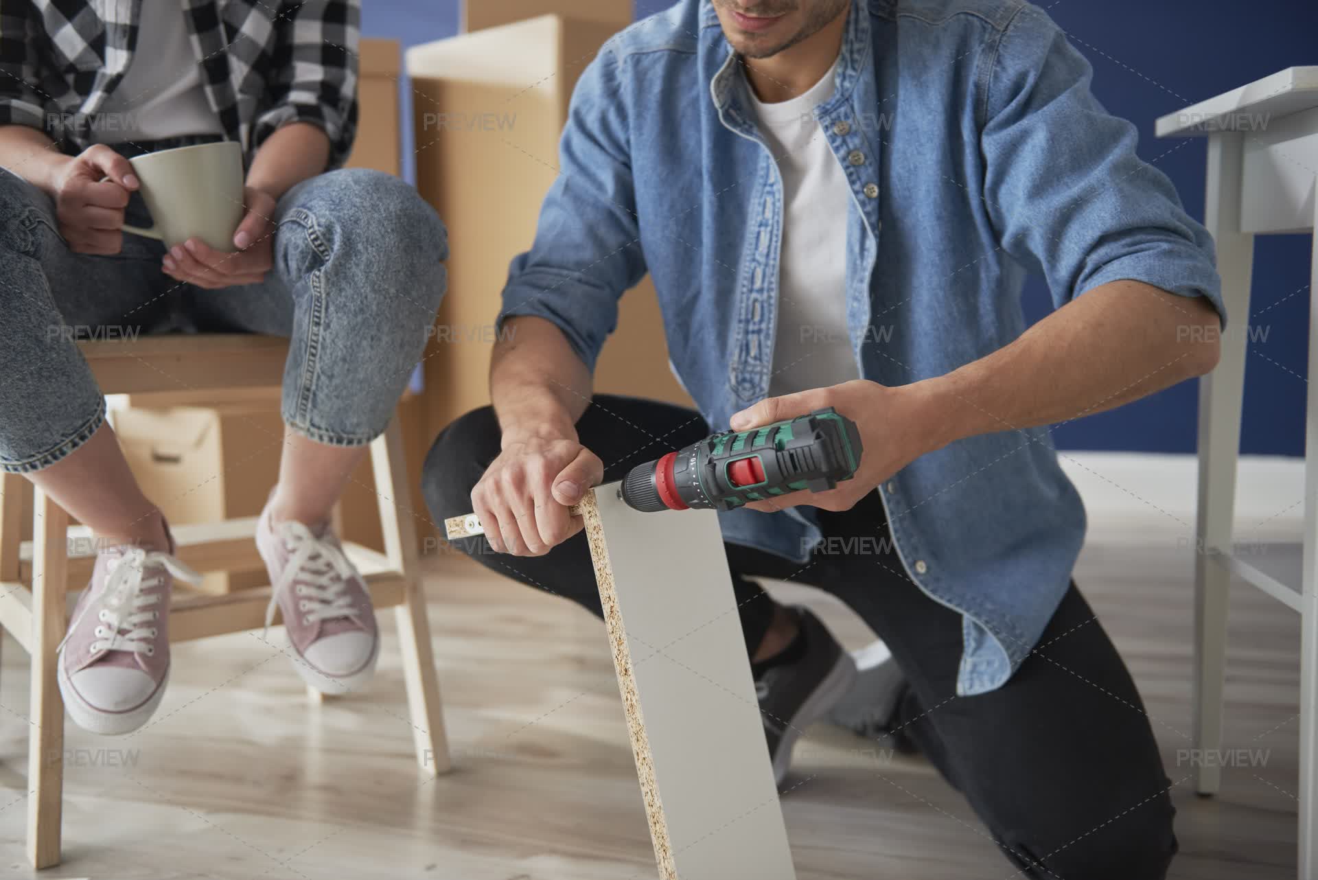 How to Use a Power Screwdriver for Assembling Furniture: Quick & Easy Guide