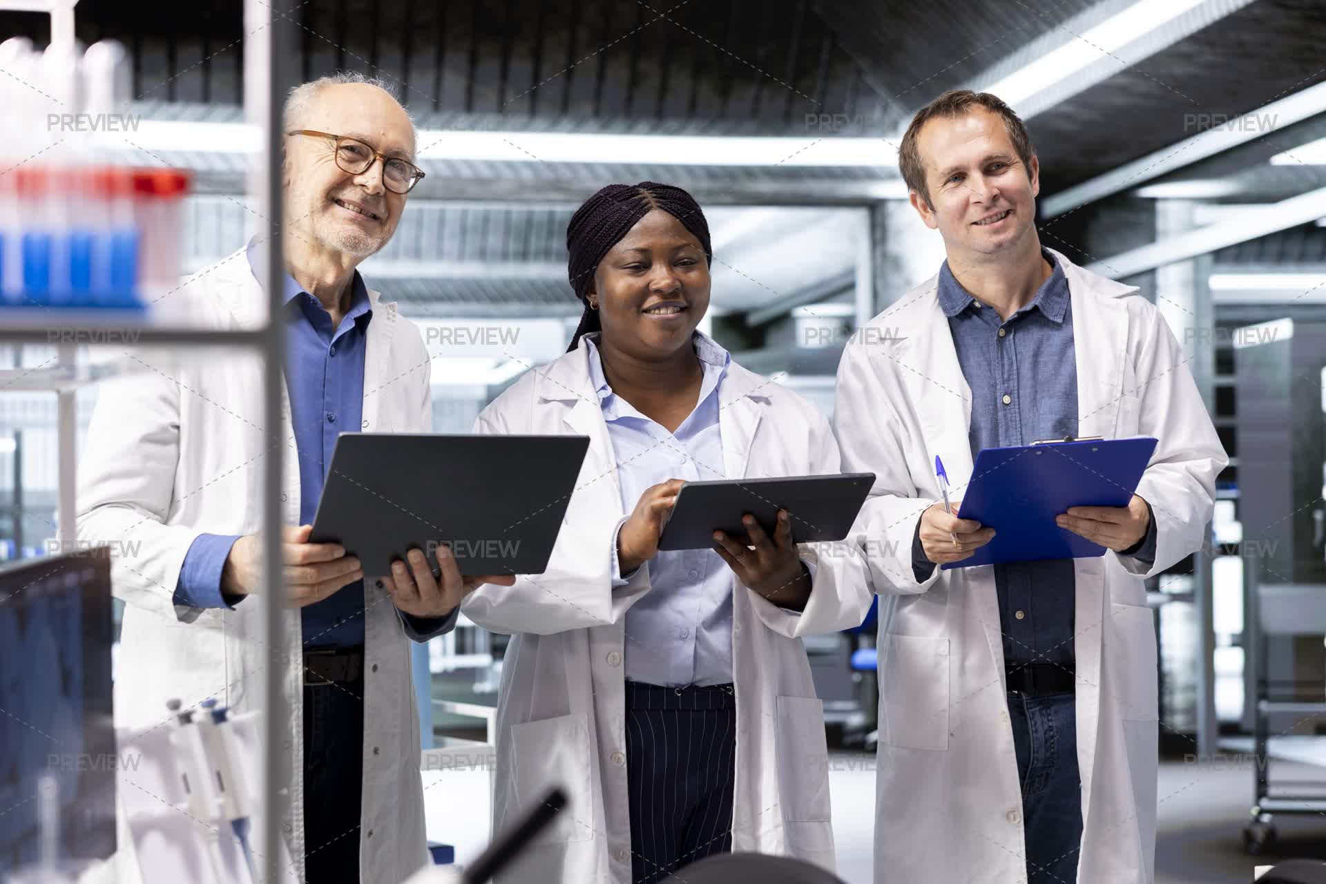 Researchers Group Portrait Of Diverse Group Of Researchers In The Chemistry Lab - Stock ...