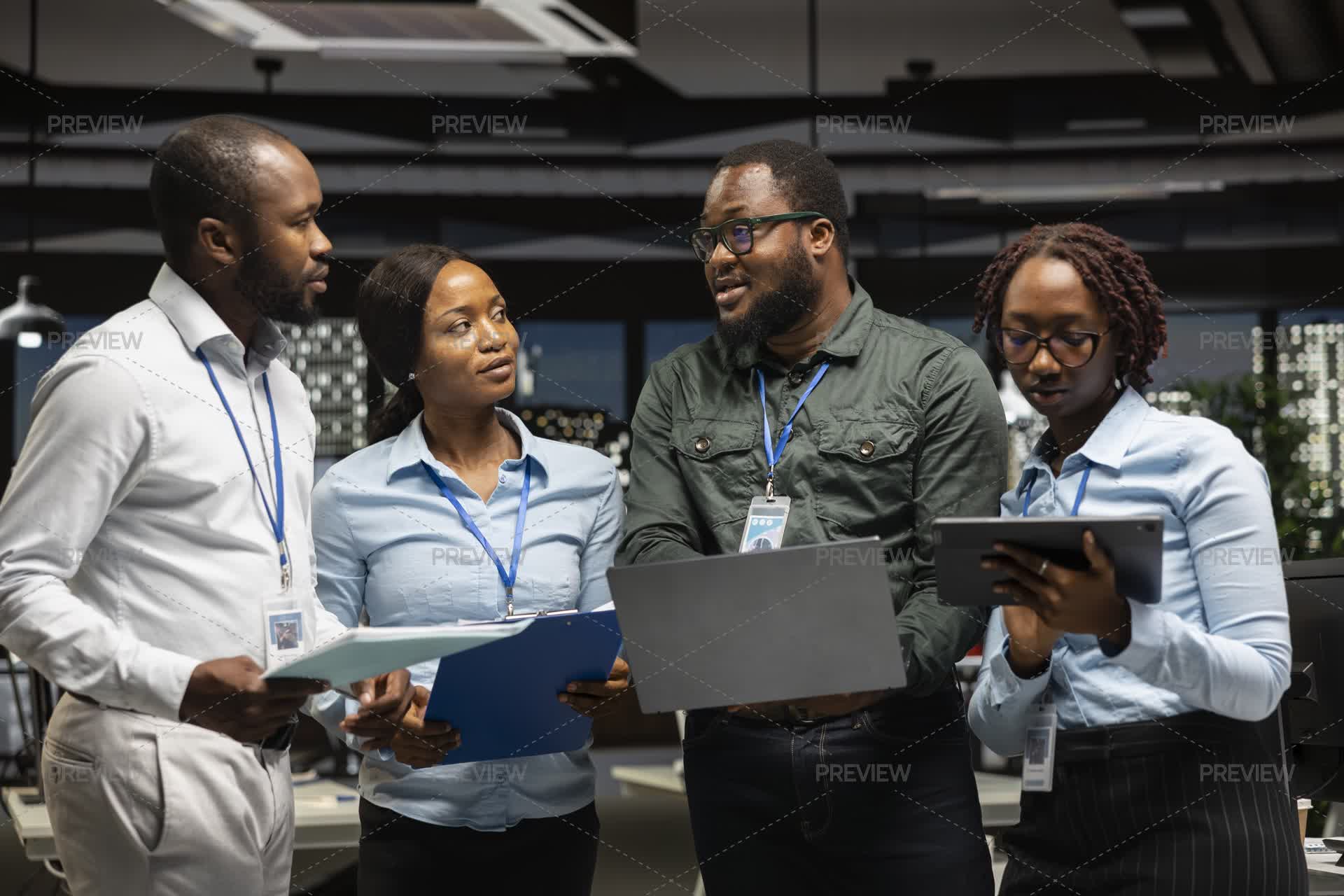 Team Using Tool Workers Team Use Digital Tools And Analytics To Improve Strategy ...
