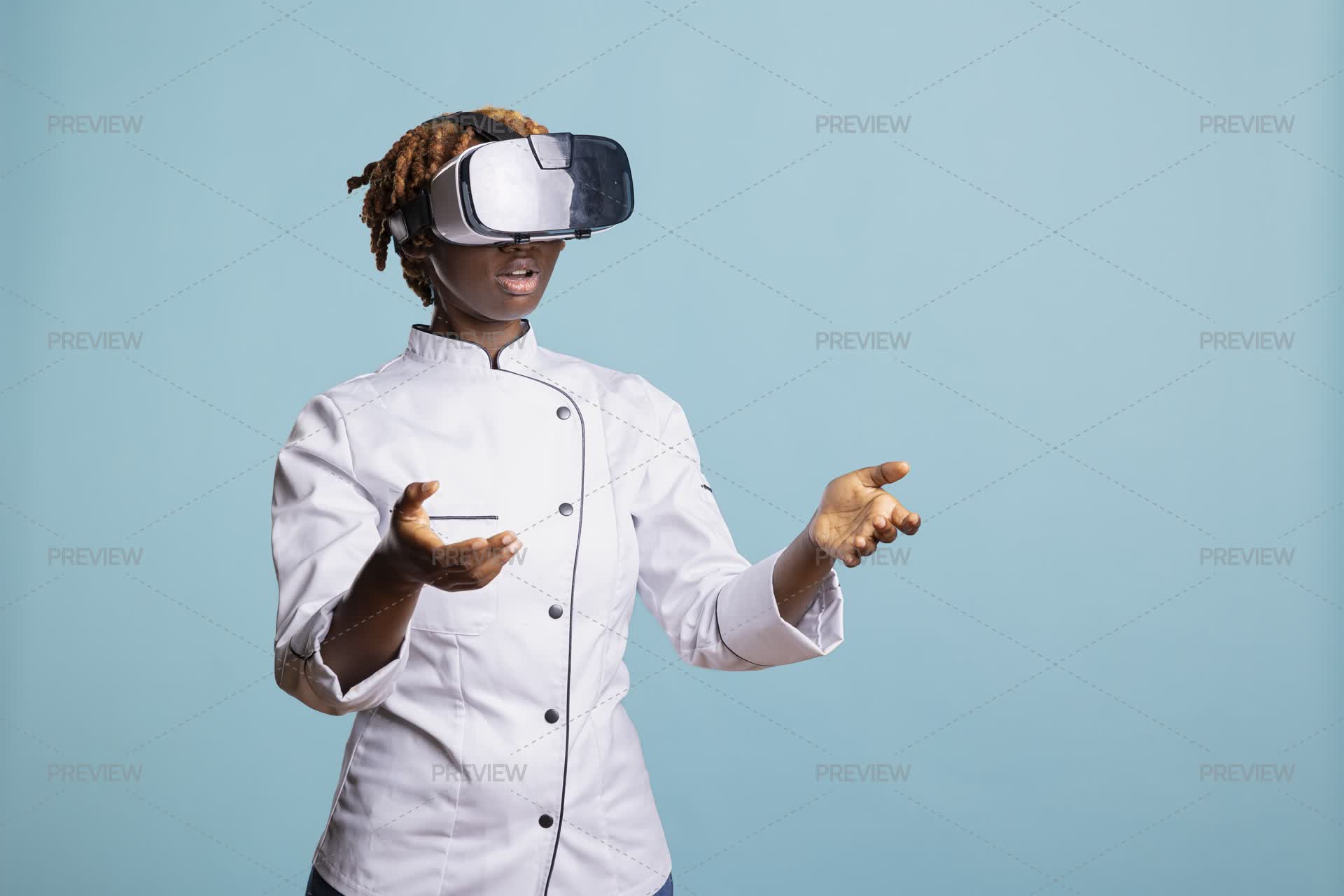 Female Chef Using Vr Headset In Virtual Cooking Simulation by DCStudio ...