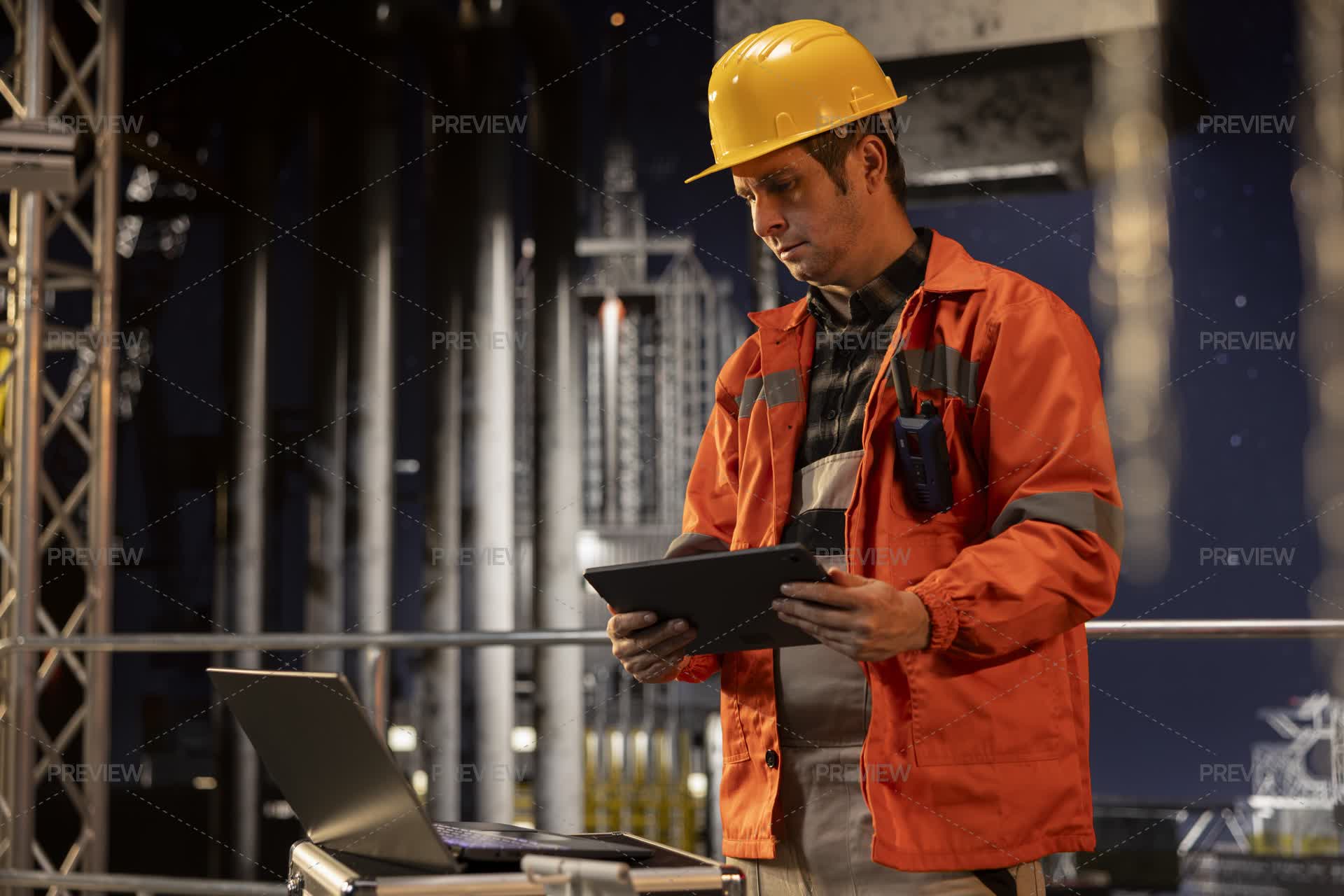Tach Rig Operator Professional Rig Worker On Drilling Platform Inspecting Emission ...