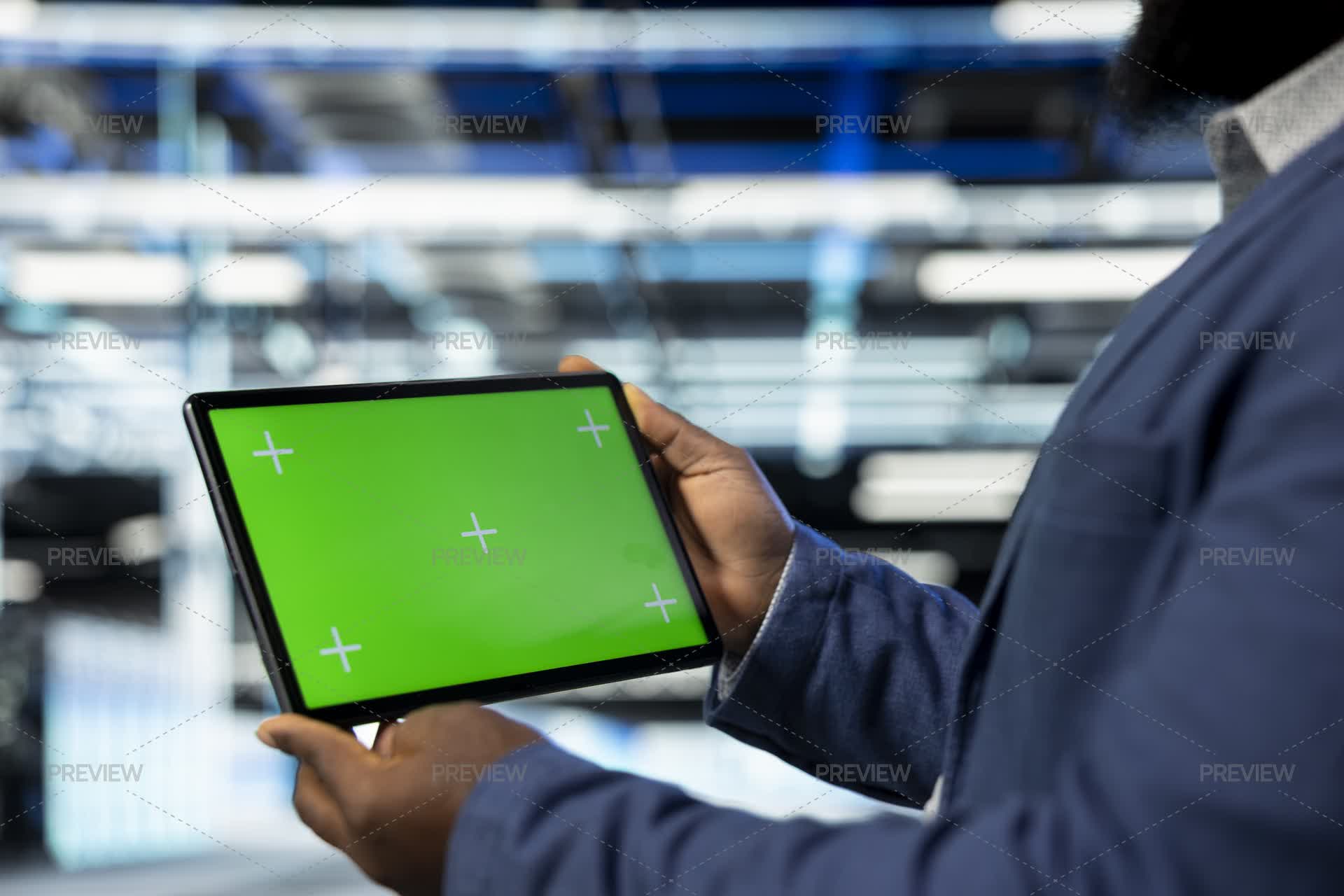 Sql Greenscreen Database Green Screen Tablet, Managing Databases And Programmer In Data Center ...
