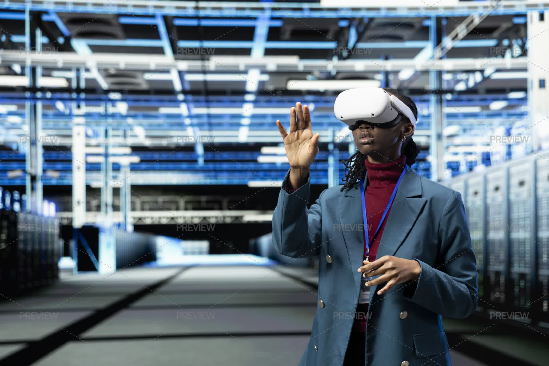Data Center Programmer Uses Vr Headset Gear To Monitor Infrastructure ...